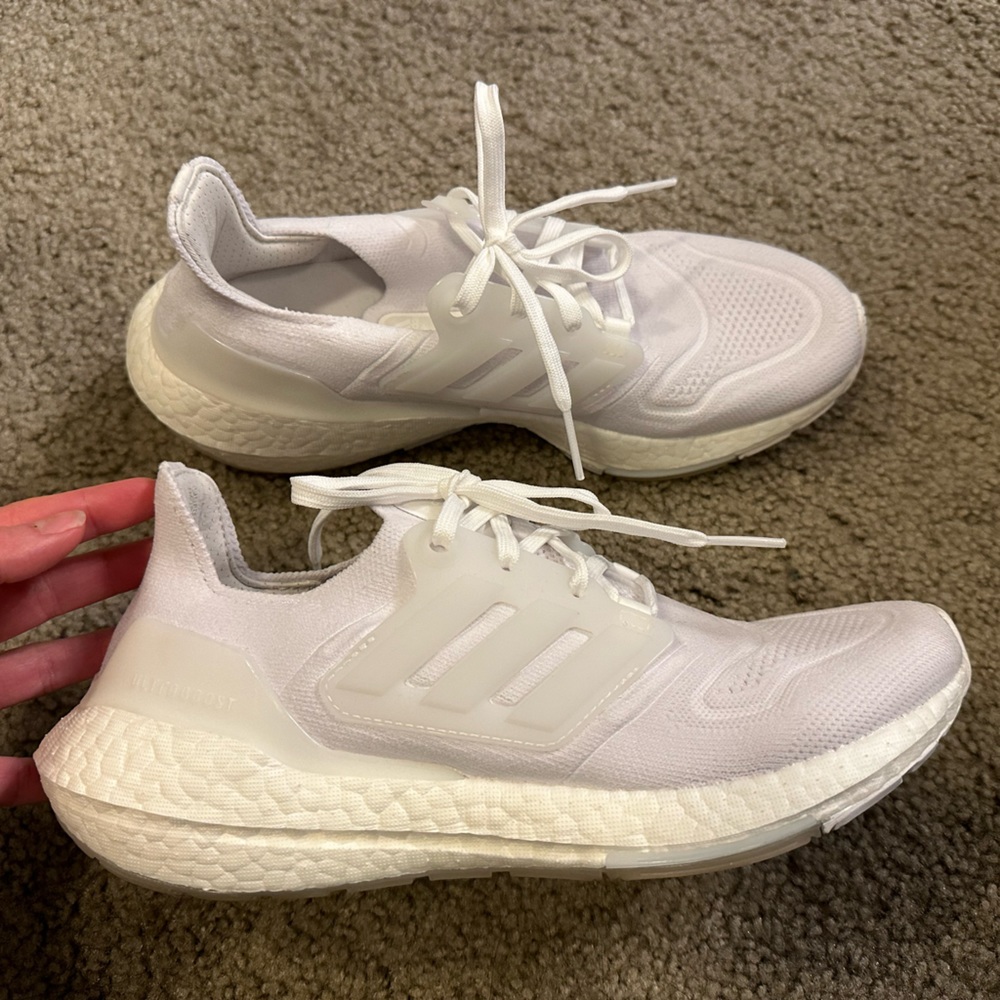 ADIDAS ULTRABOOST 22 WHITE size 7.5 running shoes
